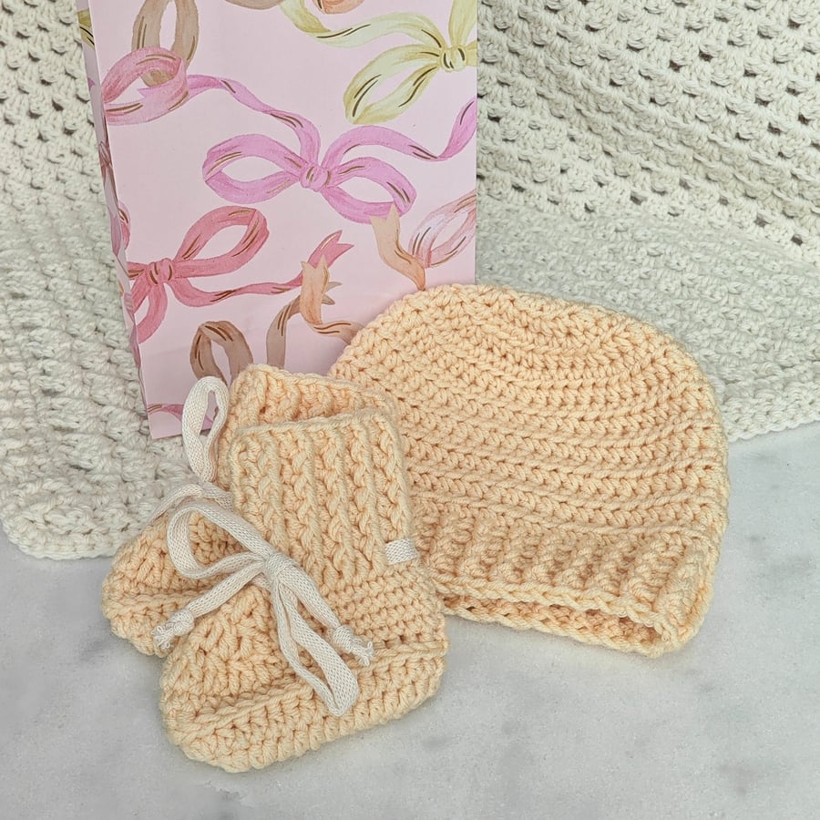 Merino Wool Beanie and Bootie Set Light Yellow