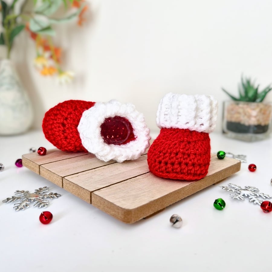 Crochet Baby Christmas Booties – Newborn to 6 Months