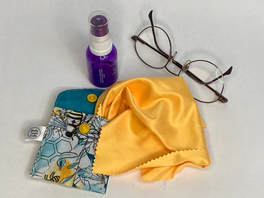 Spectacles cleaning cloth and pouch. Yellow bees. Keep your glasses sparkling