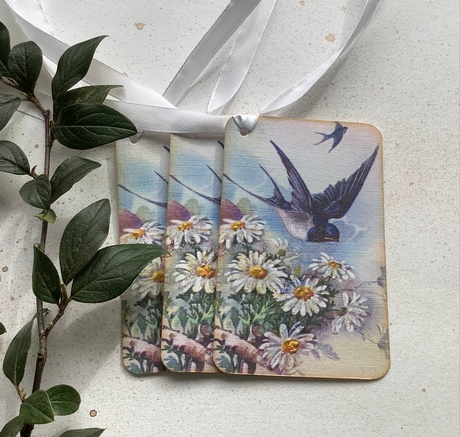 GIFT TAGS, Vintage -style.   ( set of 3 ) 'Bluebirds ' .Daisies . Summer.