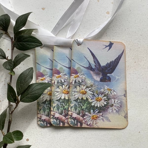GIFT TAGS, Vintage -style.   ( set of 3 ) 'Bluebirds ' .Daisies . Summer.