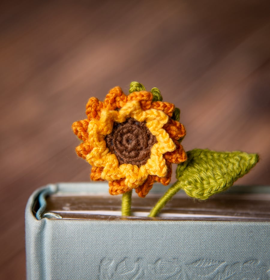 Sunflower Crochet Bookmark (honey colour palette)