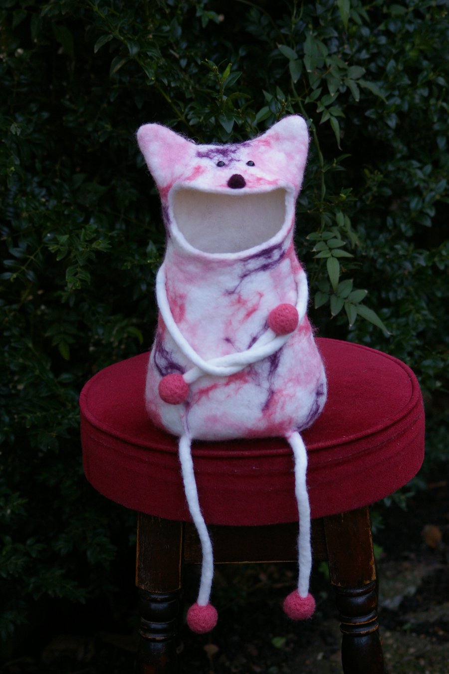 Felted Wool Cat Box – Cozy Charm for Your Home