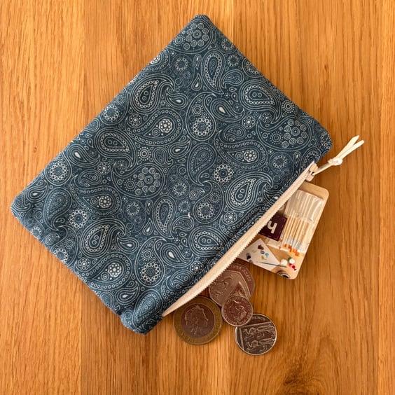 Small zipped fabric coin purse, pouch, in a blue and cream paisley pattern