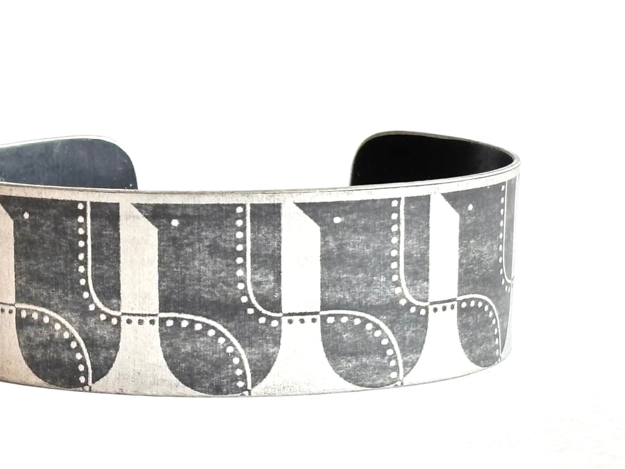 Retro bird pattern aluminium cuff grey - second