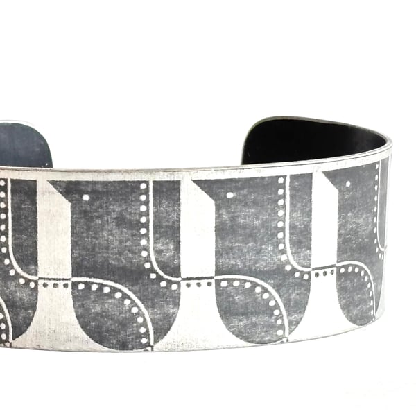 Retro bird pattern aluminium cuff grey - second