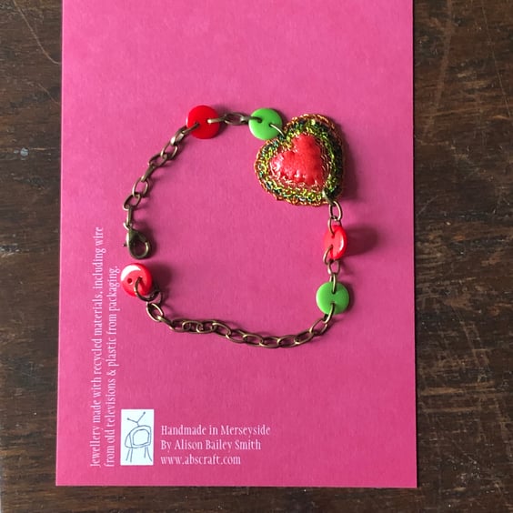 Heart and button adjustable bracelet from recycled materials