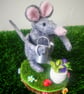 Gardener Mouse -handsewn felt mouse - Image 4