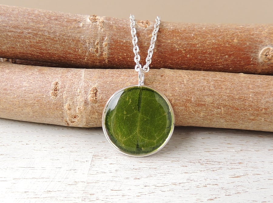 Green Leaf Necklace - SALE (2156)