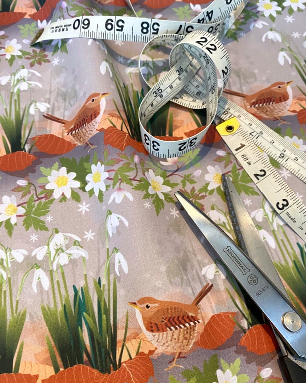 Wren with Snowdrops Fat Quarter - Botanical Cotton Poplin Fabric for Makers