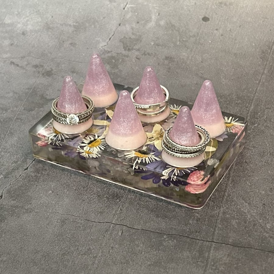 Resin Ring Holder with Dried Flowers, Amethyst and Rose Quartz