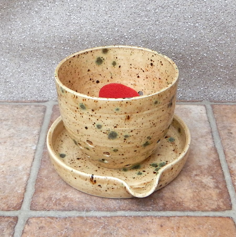 Sponge, dishcloth, scrubby holder drainer hand thrown pottery ceramic berry bowl