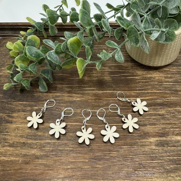 Stitch markers for knitting and crochet, set of 6 wooden flower design 