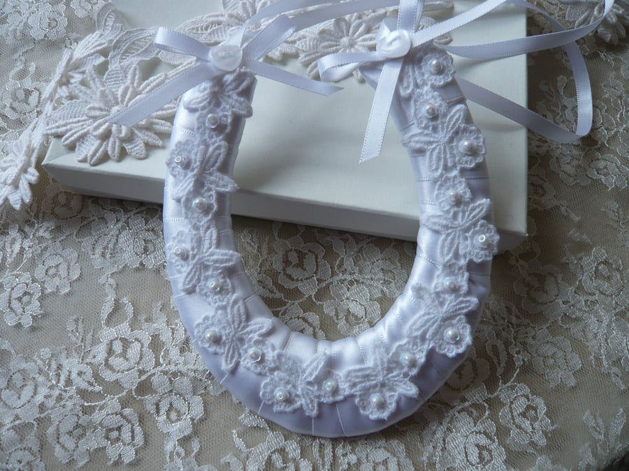 White Wedding Horseshoe