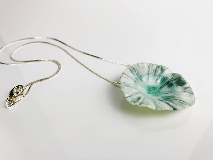 Green Seashell Porcelain Necklace