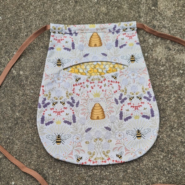Tie-On Pocket - Large Beehive
