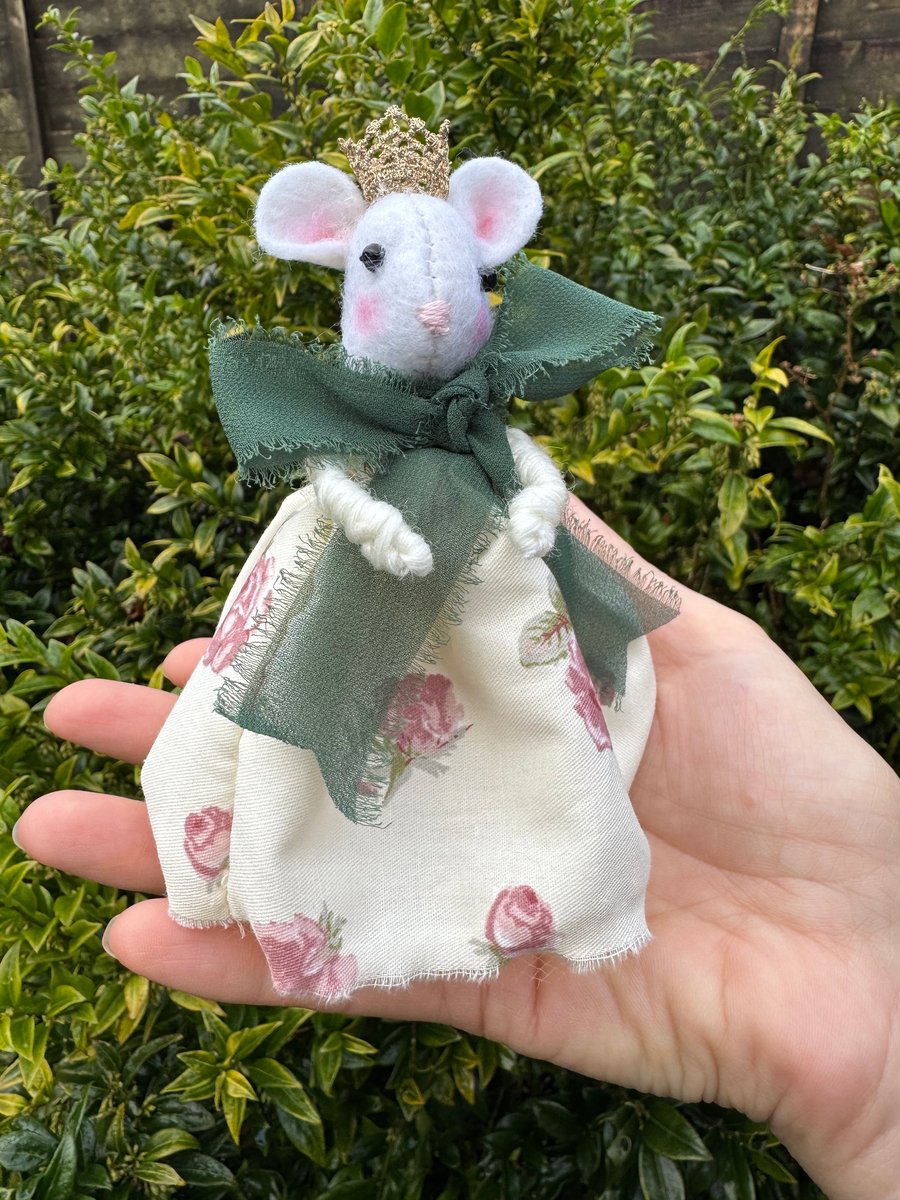 Heirloom Felt Mouse In Vintage Rose Dress