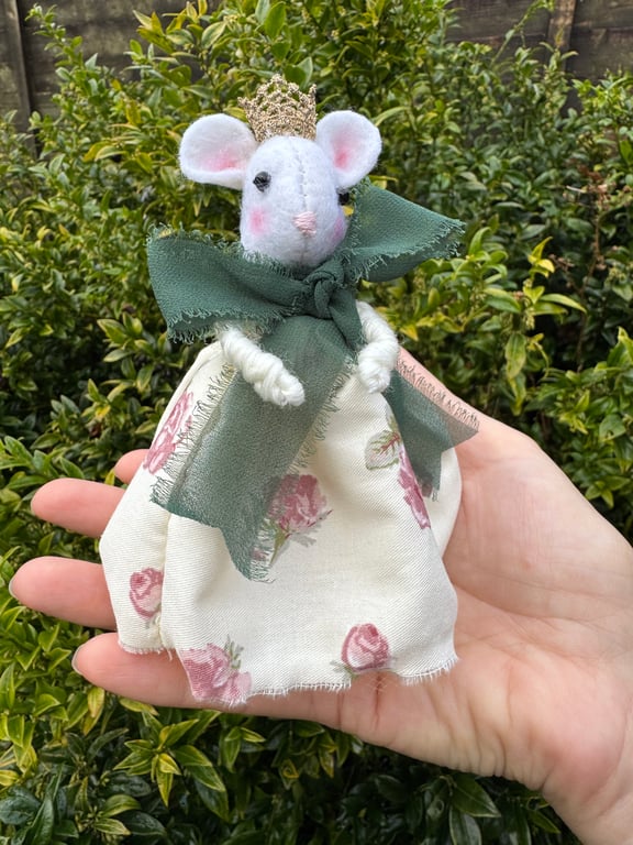 Heirloom Felt Mouse In Vintage Rose Dress
