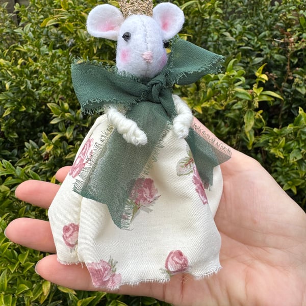 Heirloom Felt Mouse In Vintage Rose Dress