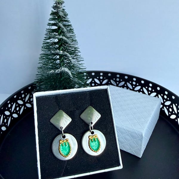Stainless Steel Drop Earrings with Gold Coloured Wreath and Green Centre