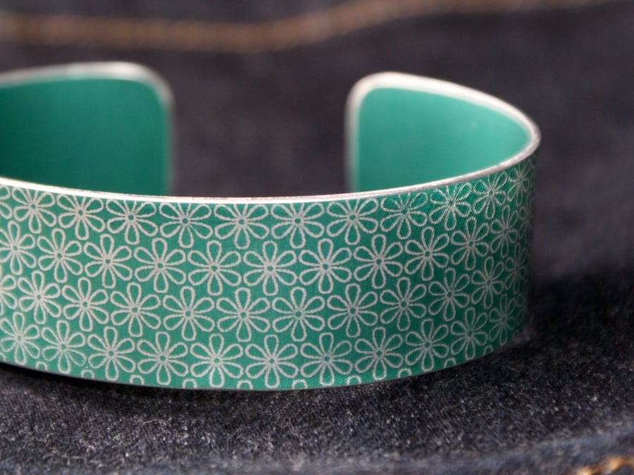 Geometric flower print cuff bracelet jade