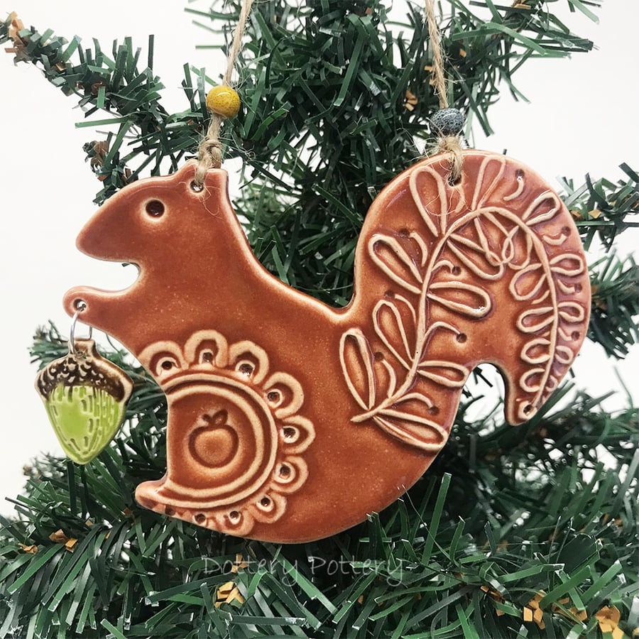 Ceramic squirrel with acorn decoration 