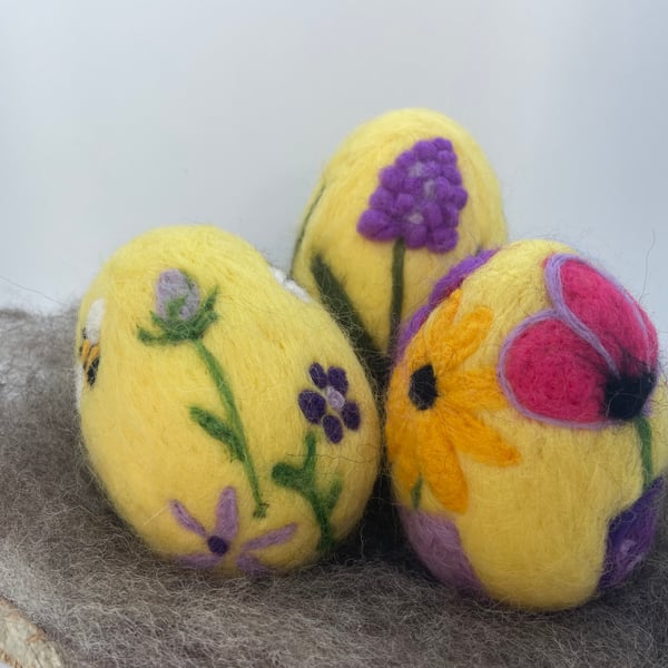 Set of 3 Felted Easter Eggs, Needle Felt Easter Decoration,Flowers, Spring