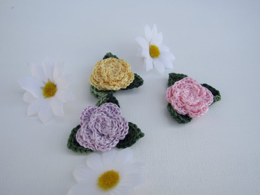 3 x crochet roses with leaves 