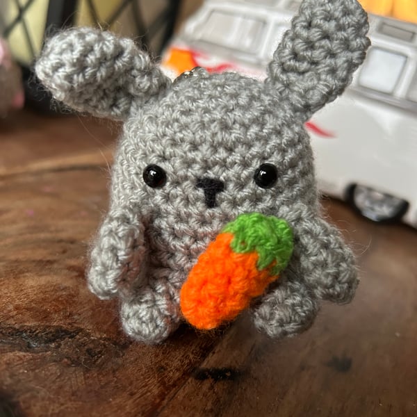 Robbie Rabbit – Grey Crocheted Keyring