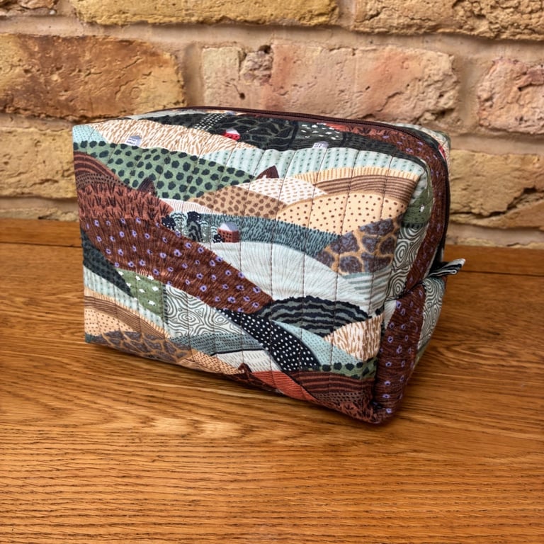 Countryside Print Quilted Fabric Wash Bag