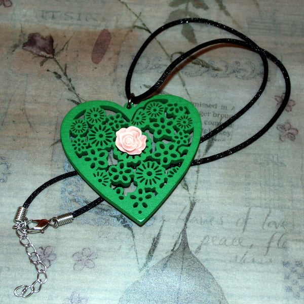 Sale Green wood heart and peach flower necklace