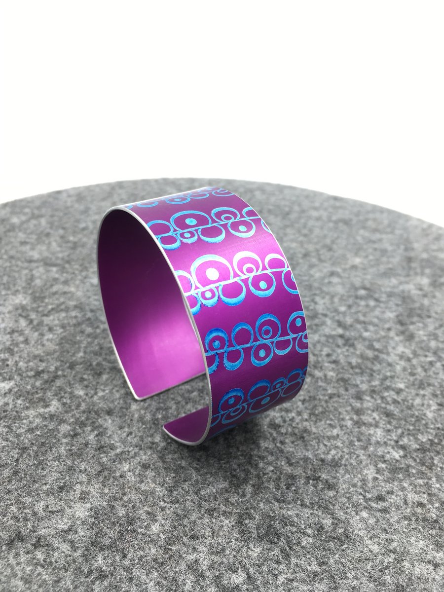 Pink and turquoise anodised aluminium seed head cuff