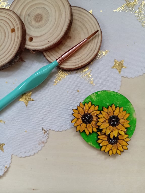 Wooden circular sunflower fridge magnet