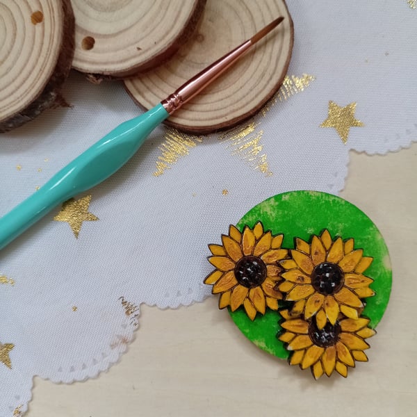 Wooden circular sunflower fridge magnet