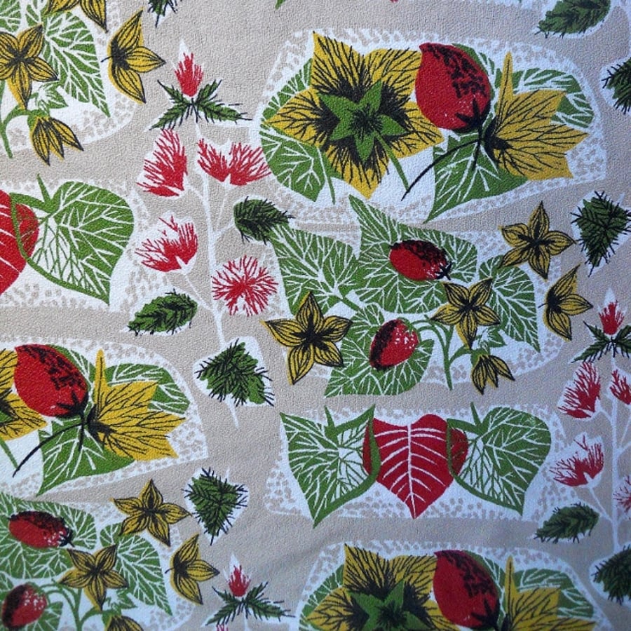 Vintage Fabric Mid Century 50s 60s Shabby Chic RETRO Strawberry LEAF Barkcloth