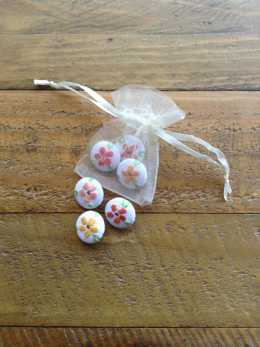 6 hand embroidered buttons.