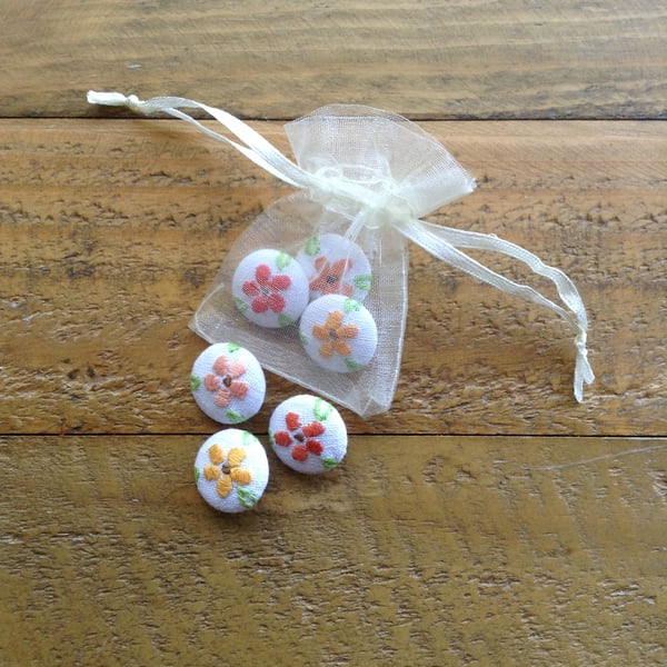 6 hand embroidered buttons.