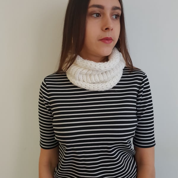 Women's White Hand-Knitted Minimalist Light-Weight Acrylic CowlInfinity Scarf