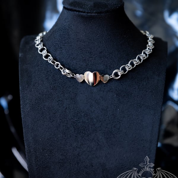 Triple heart chainmail choker 