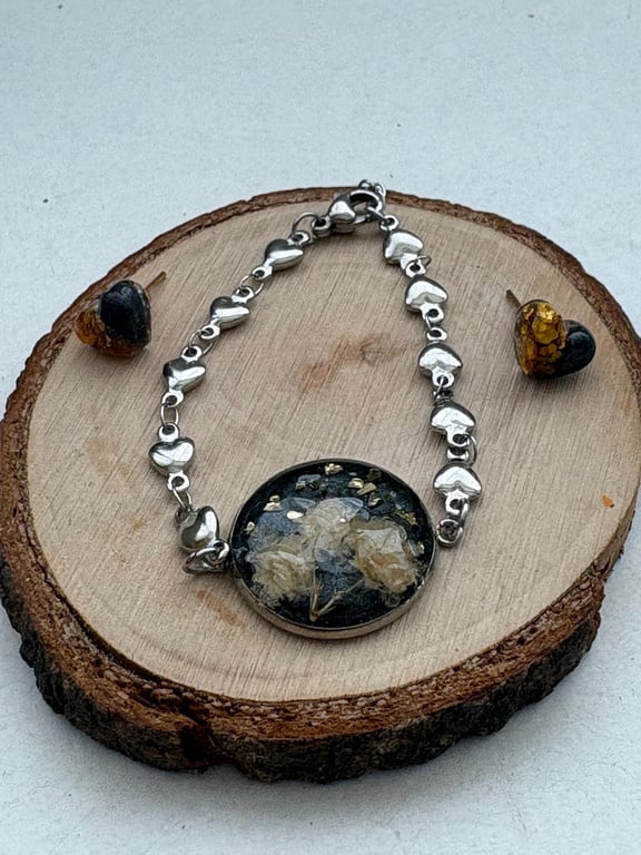 Resin Flower Bracelet and Heart Earrings Set, Real Dried Flowers, Nature Inspire
