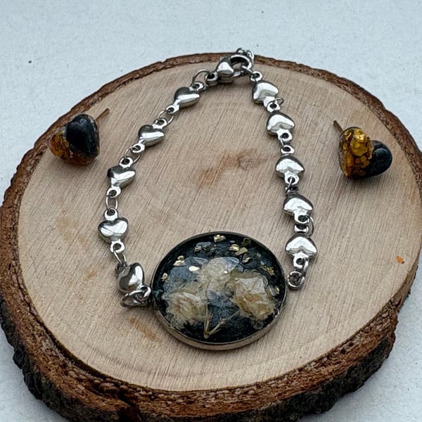 Resin Flower Bracelet and Heart Earrings Set, Real Dried Flowers, Nature Inspire