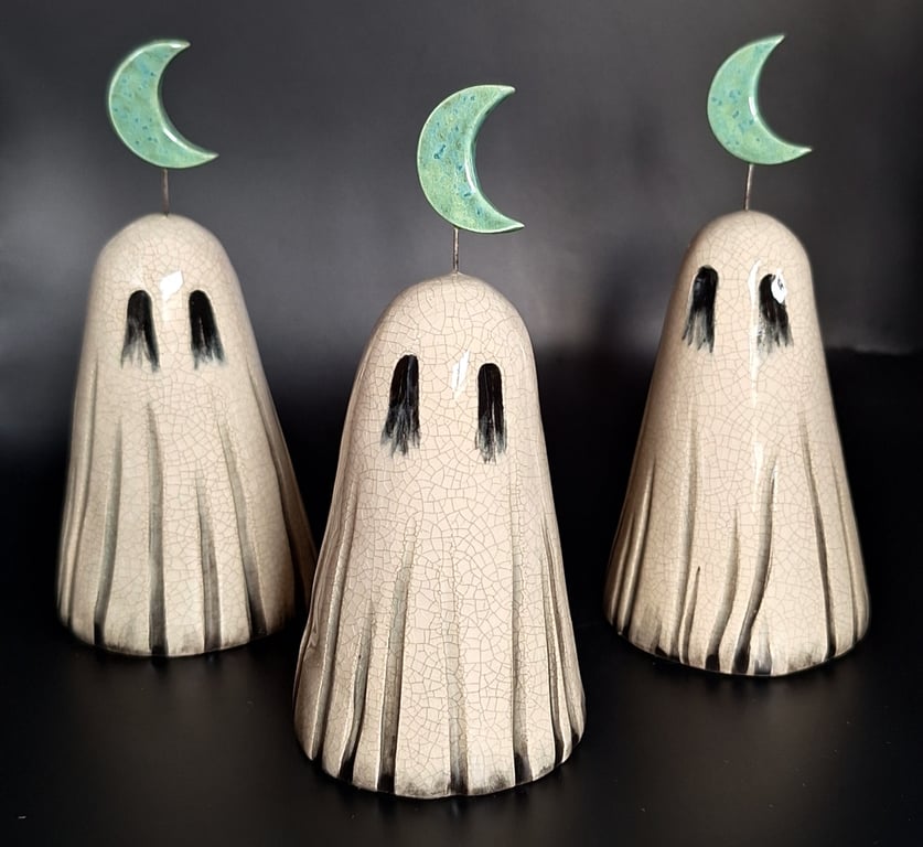 Moonlight Ghost - ceramic figurine (2025)