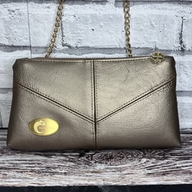 Bronze Clutch bag in faux leather with removable shoulder bag gold chain