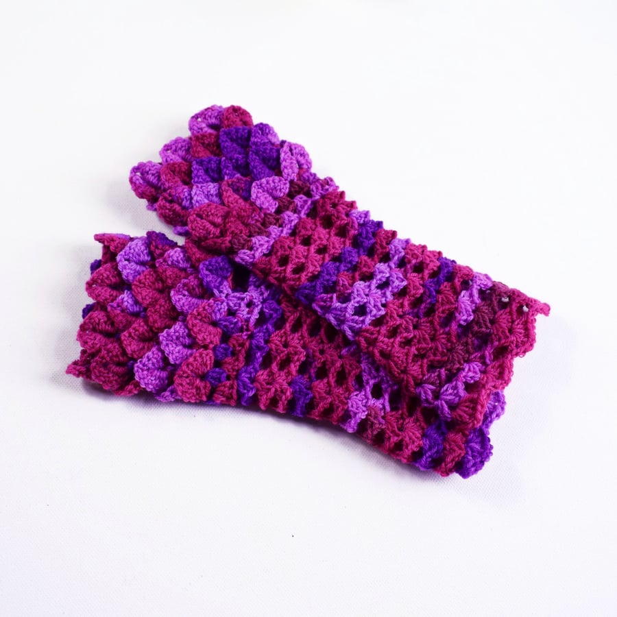Dragonscale Gloves in Shades of Purple