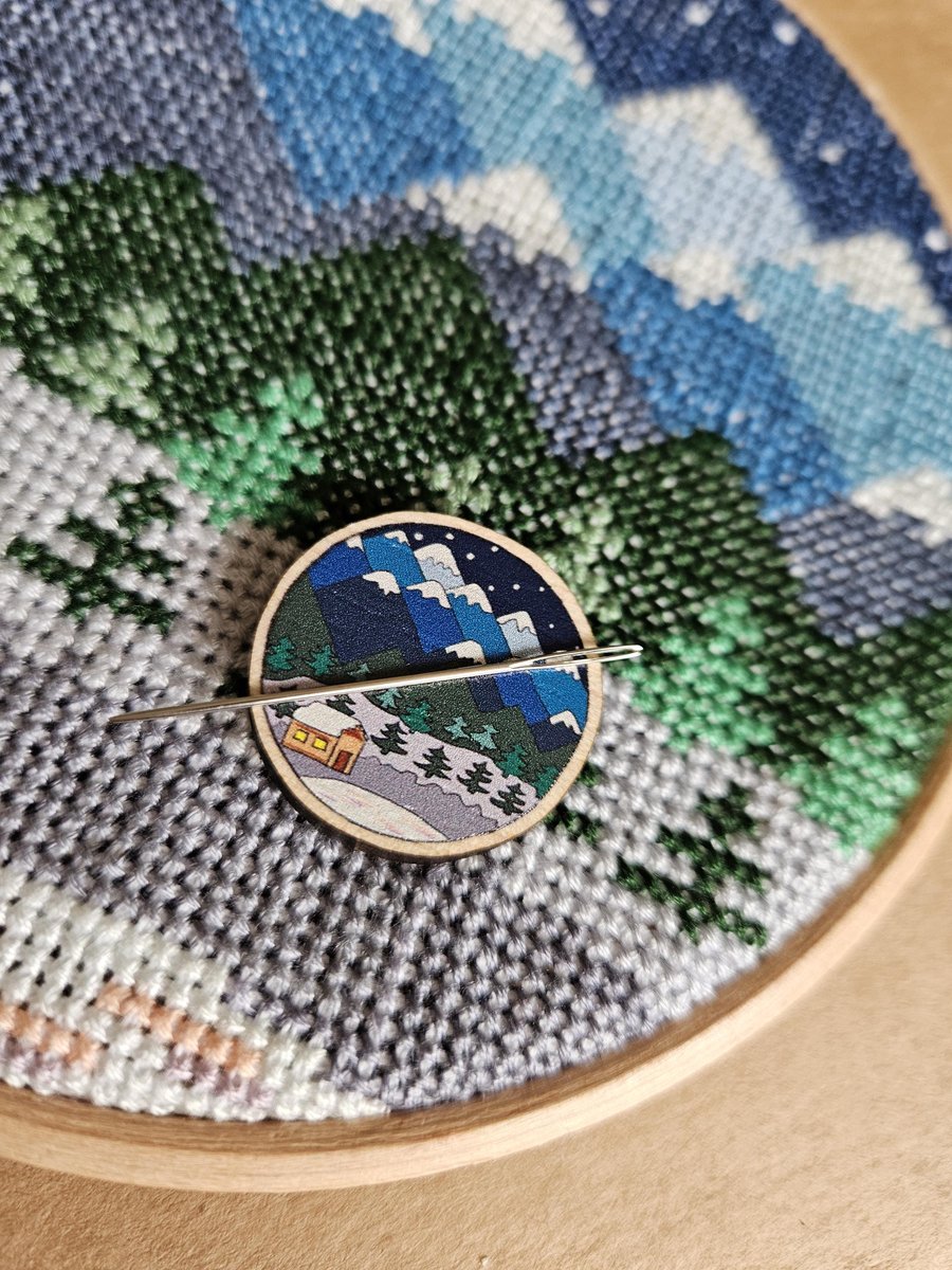 Mountains Wooden Needle Minder
