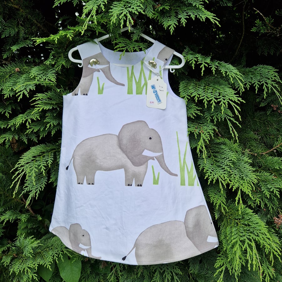 Age: 3-4yr Large Grey Elephant dress. 