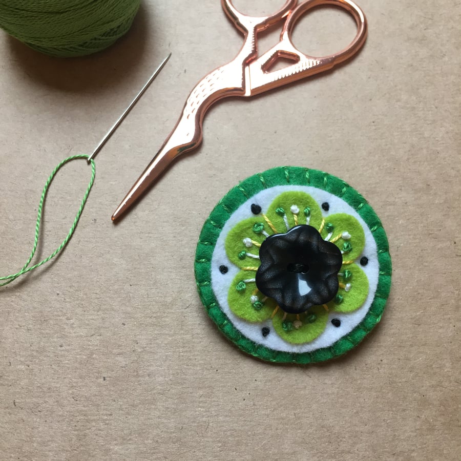 SECONDS SUNDAY Green Embroidered Flower Felt Brooch
