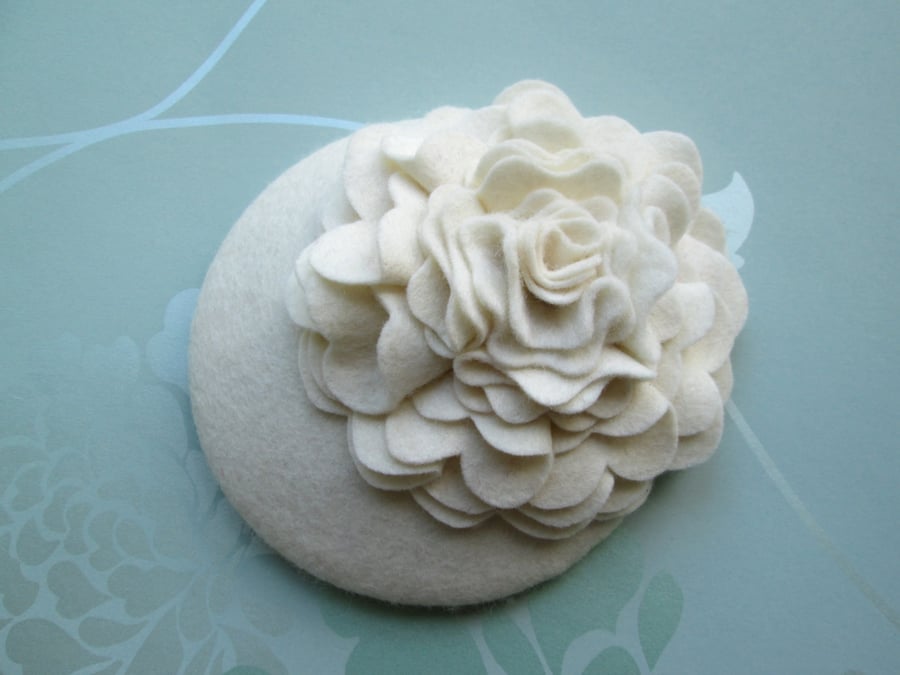 Bridal Hat - Cream Cocktail Hat, Cream Fascinator, Wedding Hat, Felt, 50s