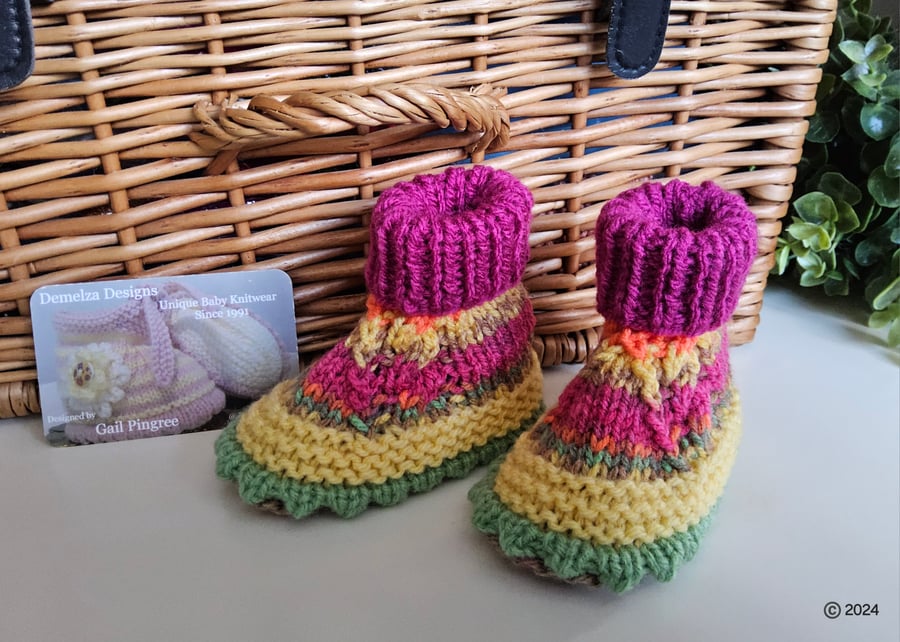 Baby Girl's Hand Knitted Booties  0-6  months size 