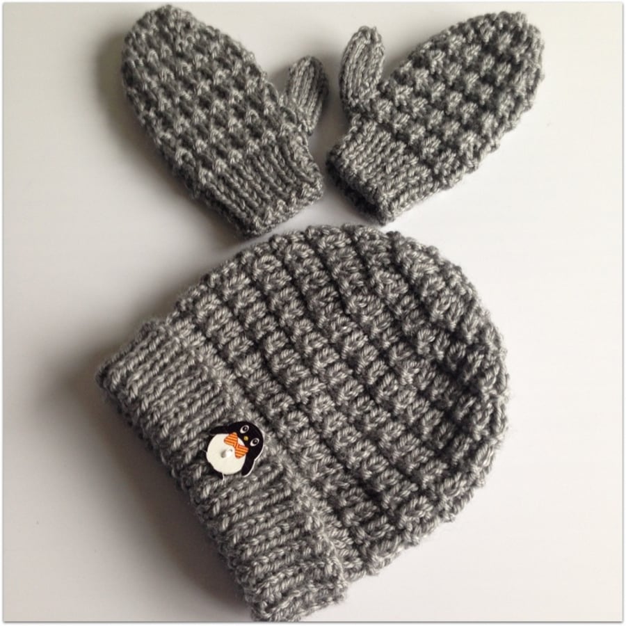Penguin Baby Beanie Hat and Mitts 0-6 months